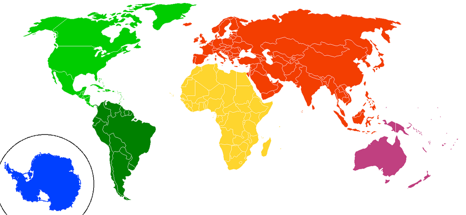 Mapa świata z kontynentami w różnych kolorach
