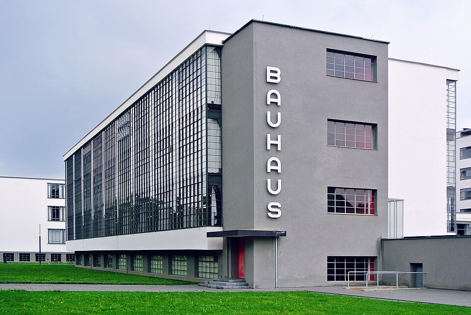 Modernistyczny budynek szkoły